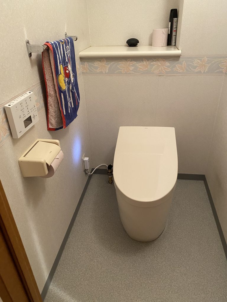 トイレのリフォーム（トイレ、床CFシート） 大分エージェンシー株式会社